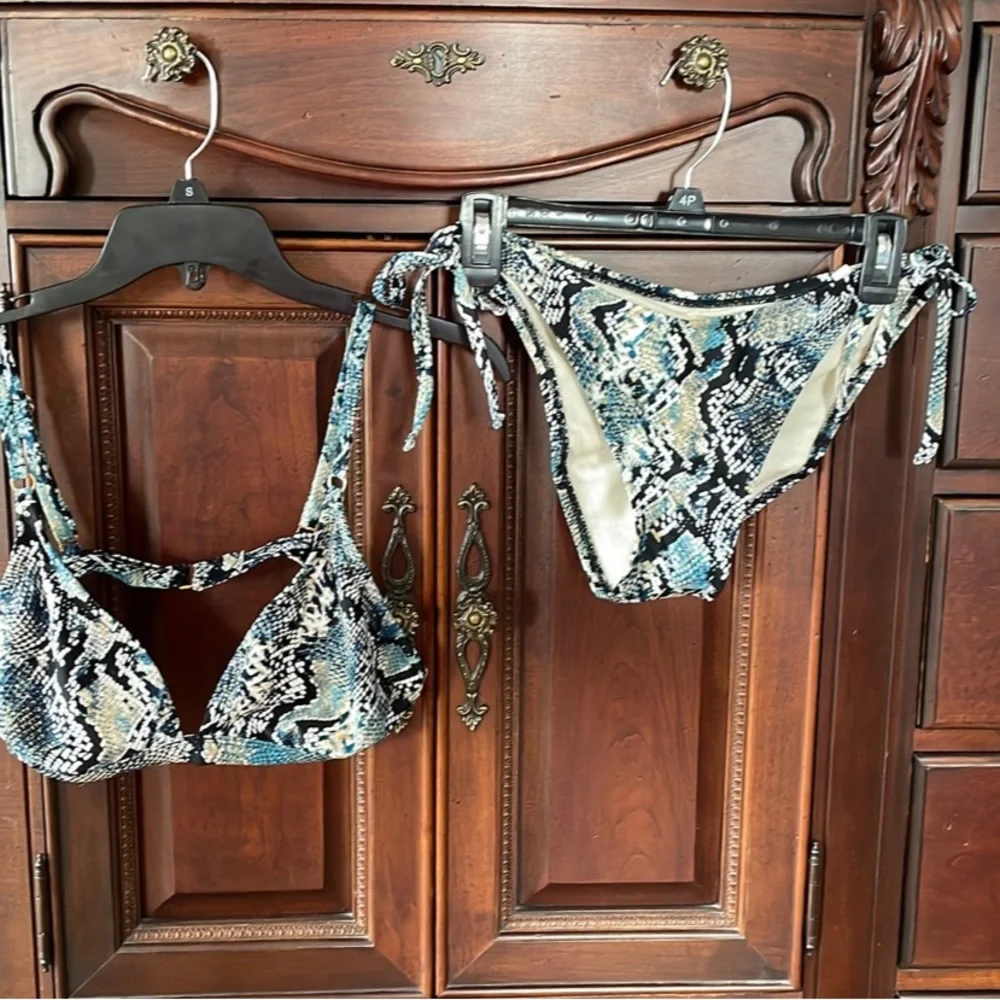 Bikini Set - Picture 1 of 5